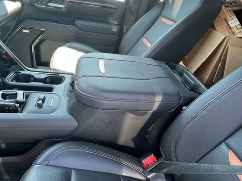 Used 2024 GMC Sierra 2500 AT4 w/ AT4 Premium Plus Package AWD/4WD image 8