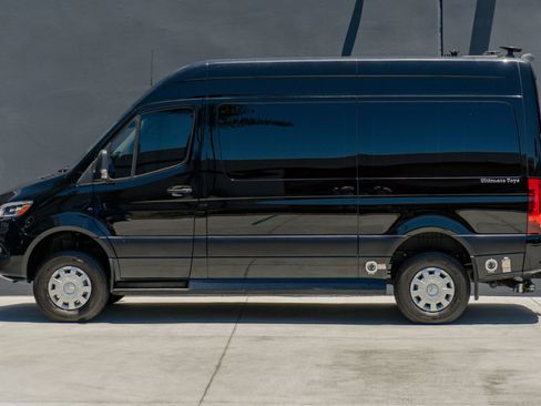 Used 2022 Mercedes-Benz Sprinter 2500 image 2