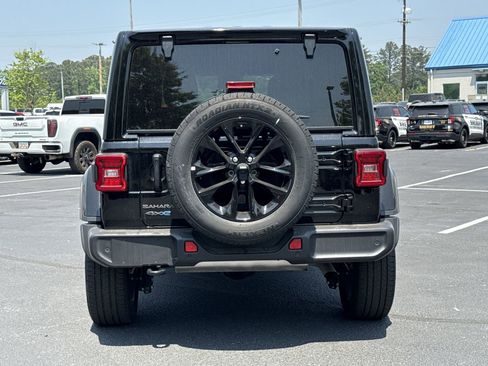 Used 2025 Jeep Wrangler Unlimited Sahara w/ Safety Group AWD/4WD image 24