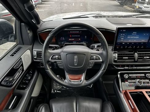 Certified 2023 Lincoln Navigator Reserve AWD/4WD image 14
