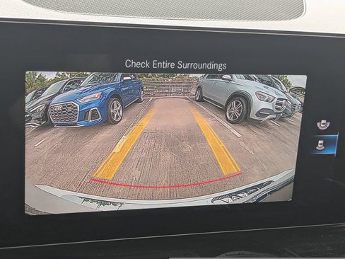 Certified 2022 Mercedes-Benz GLB 250 4MATIC w/ Premium Package Lite image 9