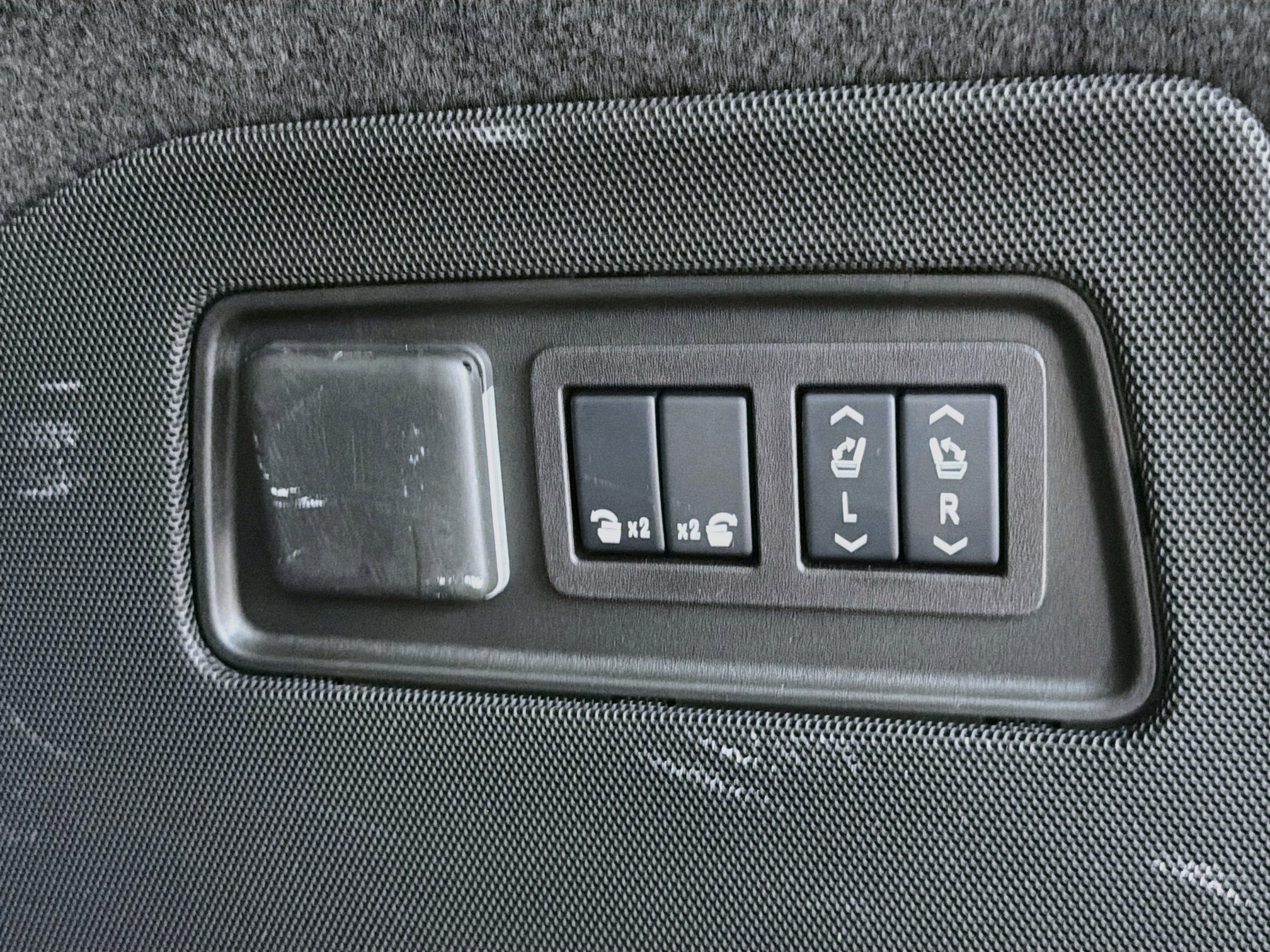 Used 2025 Cadillac Escalade ESV Sport w/ Touring Package AWD/4WD image 13