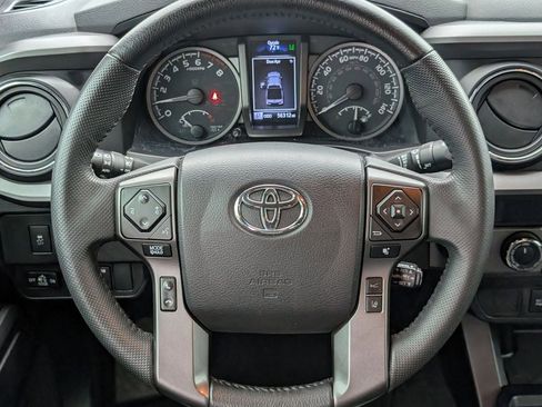 Used 2021 Toyota Tacoma TRD Off-Road AWD/4WD image 11