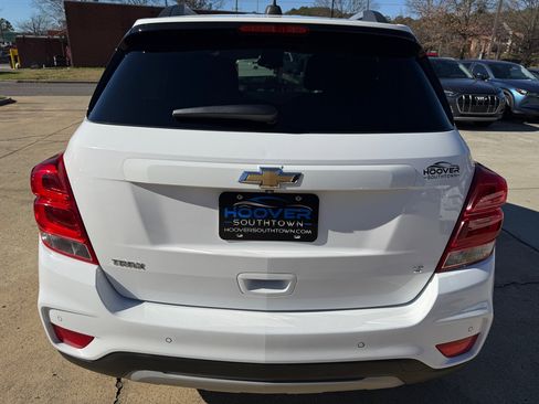 Used 2019 Chevrolet Trax LT w/ Sun & Sound Package image 4