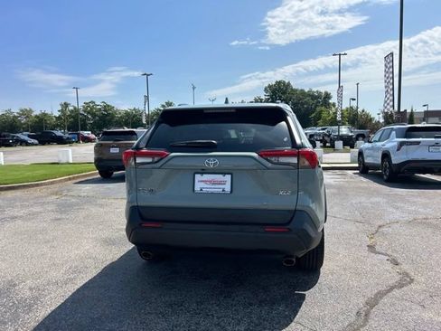 Used 2022 Toyota RAV4 XLE Premium FWD image 4