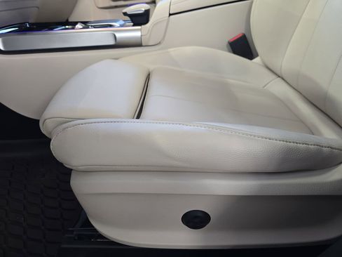 Certified 2022 Mercedes-Benz GLB 250 4MATIC w/ Premium Package Lite image 29