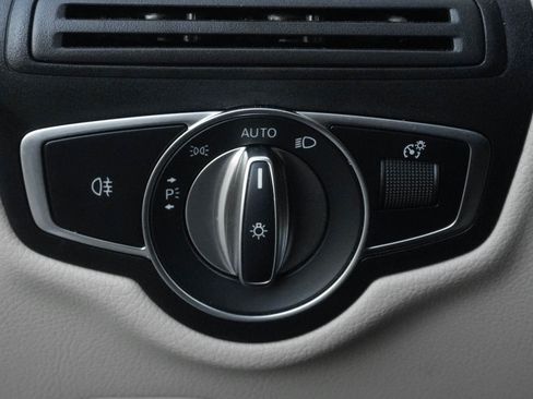 Used 2022 Mercedes-Benz GLC 300 image 17