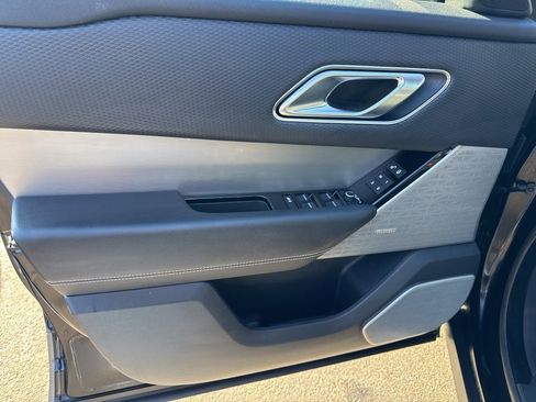 Used 2019 Land Rover Range Rover Velar R-Dynamic SE image 16