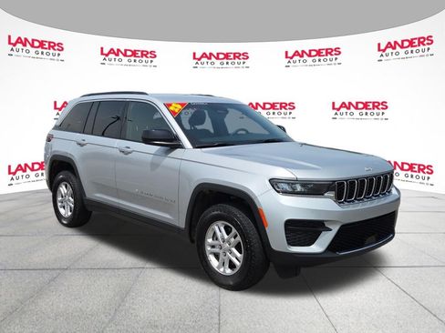 Used 2025 Jeep Grand Cherokee Laredo RWD image 1