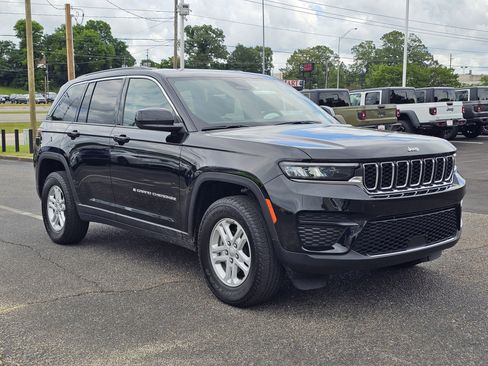 Used 2024 Jeep Grand Cherokee Laredo RWD image 5