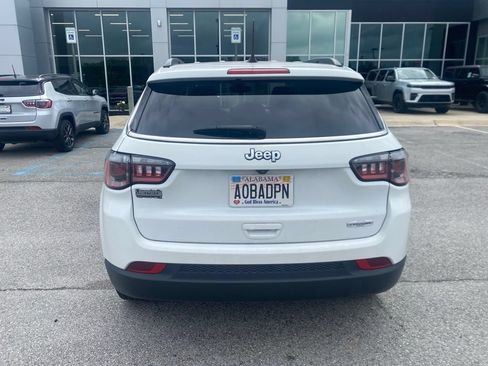 Used 2022 Jeep Compass Latitude w/ Convenience Group FWD image 3