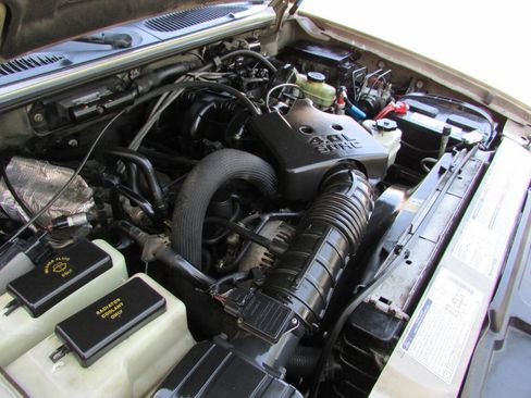 Used 2001 Ford Explorer Sport Trac 2WD image 30