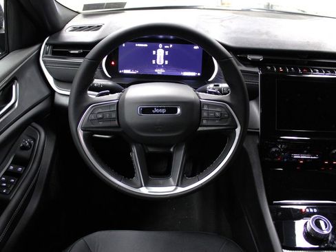 New 2025 Jeep Grand Cherokee Laredo w/ Luxury Tech Group I image 12