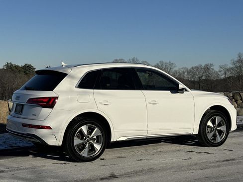 Used 2024 Audi Q5 Premium w/ Convenience Package image 20