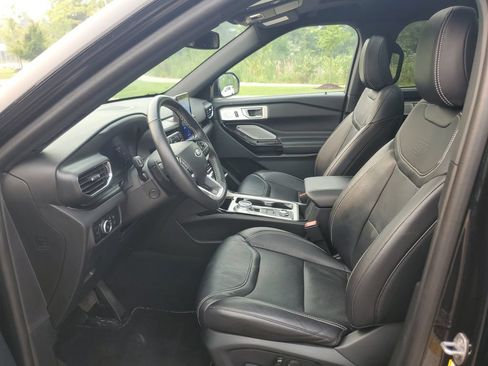 Used 2023 Ford Explorer ST w/ Equipment Group 401A AWD/4WD image 13