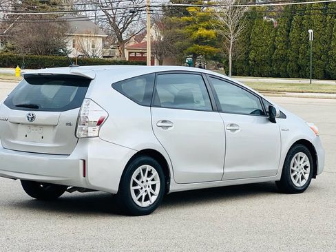 Used 2012 Toyota Prius V Three image 5