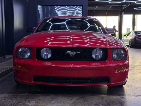 Used 2005 Ford Mustang GT RWD image 2