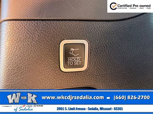 Certified 2024 Jeep Wagoneer Series III AWD/4WD image 39