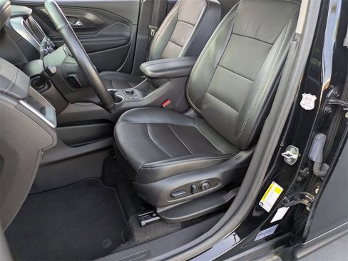 Used 2024 GMC Terrain SLT image 14