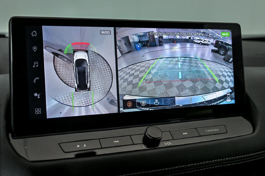 Used 2025 Nissan Rogue SL AWD/4WD image 19