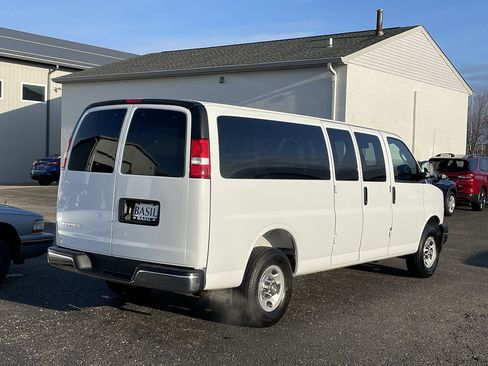 Used 2025 Chevrolet Express 3500 LT w/ LT Preferred Equipment Group RWD image 2