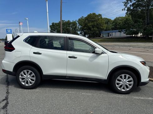 Used 2018 Nissan Rogue S AWD/4WD image 2