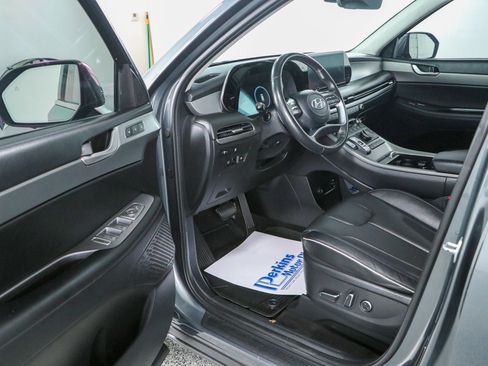 Used 2024 Hyundai Palisade SEL w/ Premium Package FWD image 3