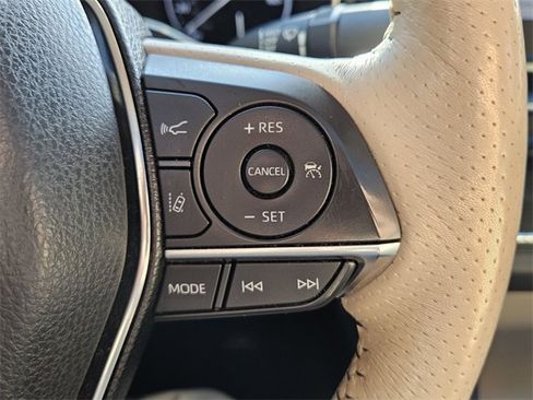 Used 2020 Toyota Avalon Limited image 24