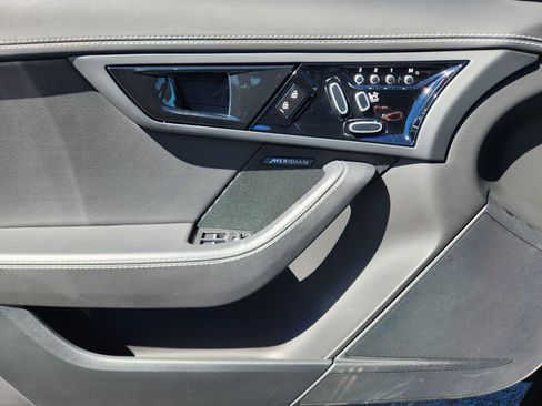 Used 2024 Jaguar F-TYPE R image 15