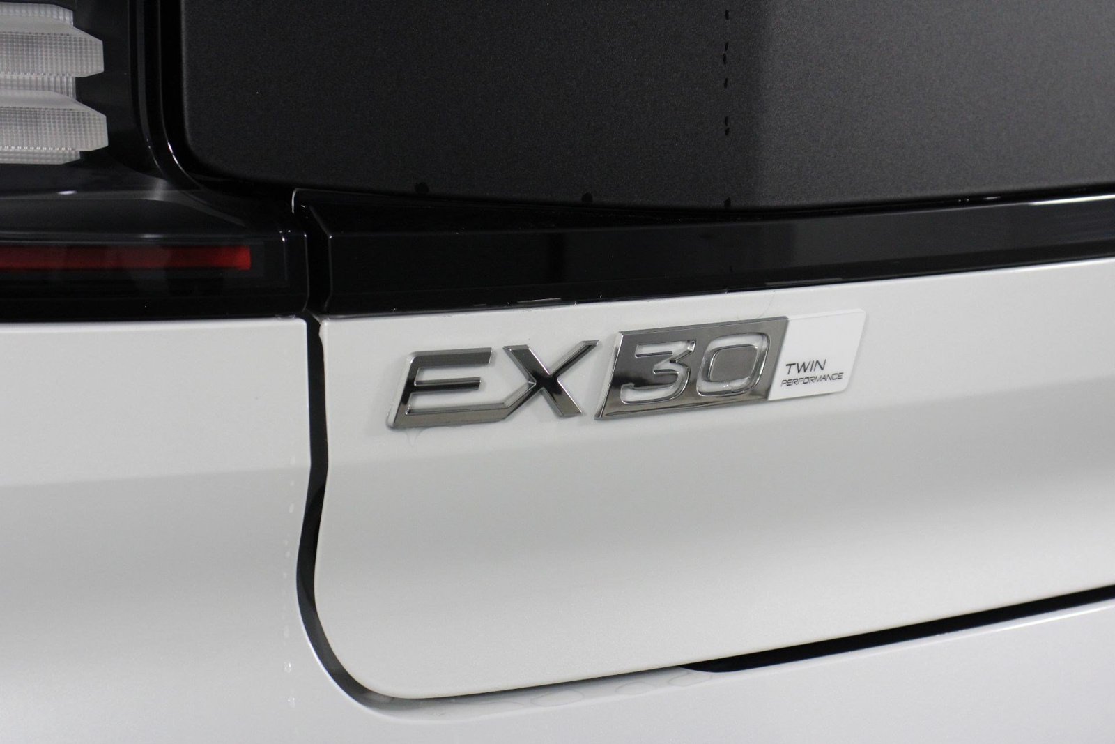 New 2026 Volvo EX30 Cross Country Ultra w/ Protection Package Premier AWD/4WD image 15
