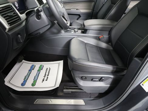 Used 2022 Volkswagen Atlas SE w/ Black Wheel Package image 13