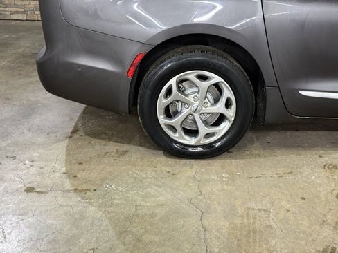 Used 2021 Chrysler Pacifica Limited w/ Premium & Safety Sphere Group image 6