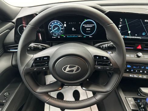 Used 2025 Hyundai Elantra SEL FWD image 22