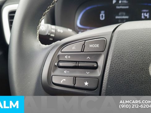 Used 2024 Hyundai Venue Limited image 14