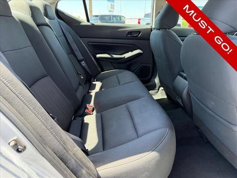 Used 2024 Nissan Altima 2.5 SV FWD image 9