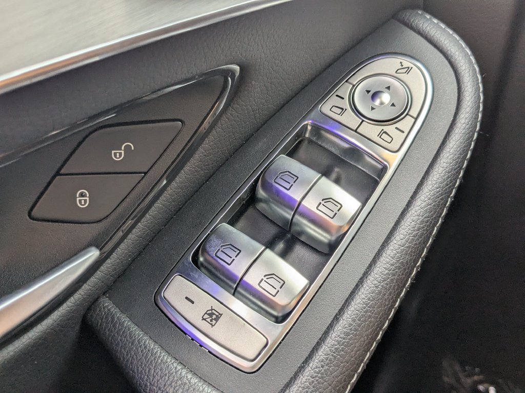 Used 2022 Mercedes-Benz GLC 300 image 9
