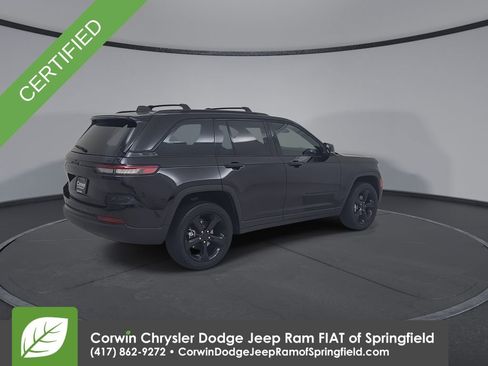 Used 2023 Jeep Grand Cherokee Altitude AWD/4WD image 15