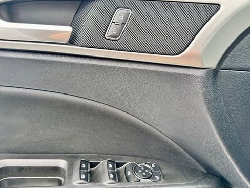 Used 2020 Ford Fusion SE image 13