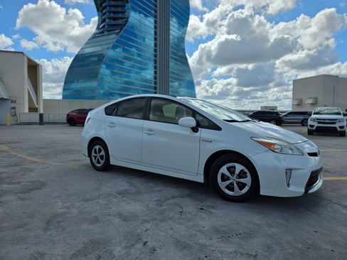 Used 2013 Toyota Prius Four image 9