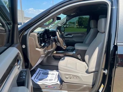 Used 2025 Chevrolet Silverado 1500 LT Trail Boss w/ Convenience Package II AWD/4WD image 9