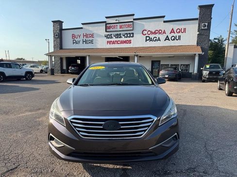 Used 2017 Hyundai Sonata SE FWD image 2