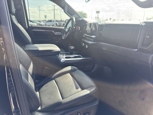 Used 2025 GMC Sierra 1500 SLT image 13