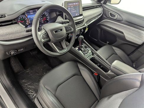 New 2026 Jeep Compass Latitude image 10