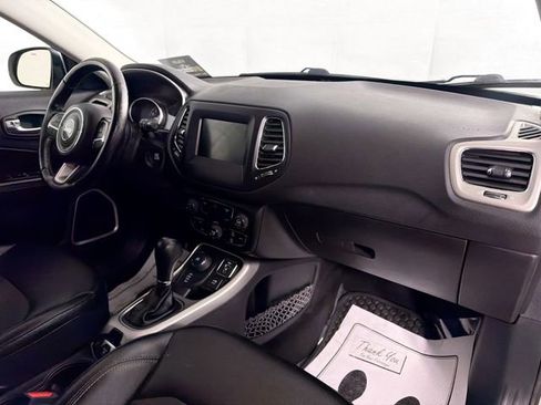 Used 2020 Jeep Compass Latitude w/ Cold Weather Group AWD/4WD image 28