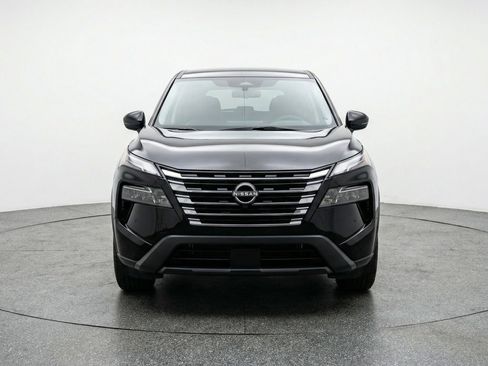 Used 2025 Nissan Rogue SV AWD/4WD image 2