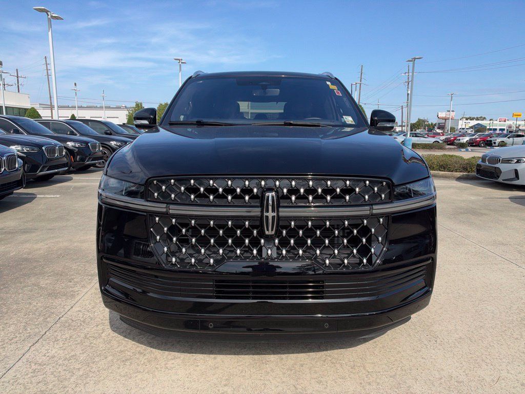 Used 2025 Lincoln Navigator Black Label AWD/4WD image 8