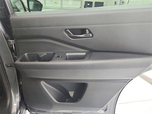 Used 2024 Nissan Pathfinder SV image 38