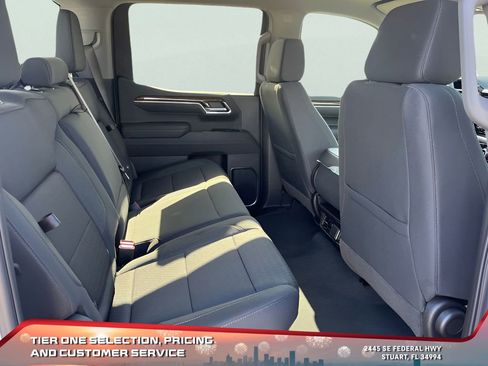 New 2025 GMC Sierra 1500 Elevation image 16