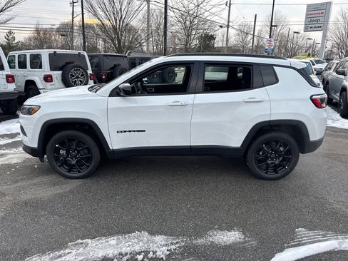 New 2026 Jeep Compass Latitude image 3