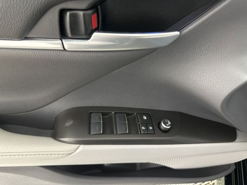 Used 2023 Toyota Camry XLE image 11